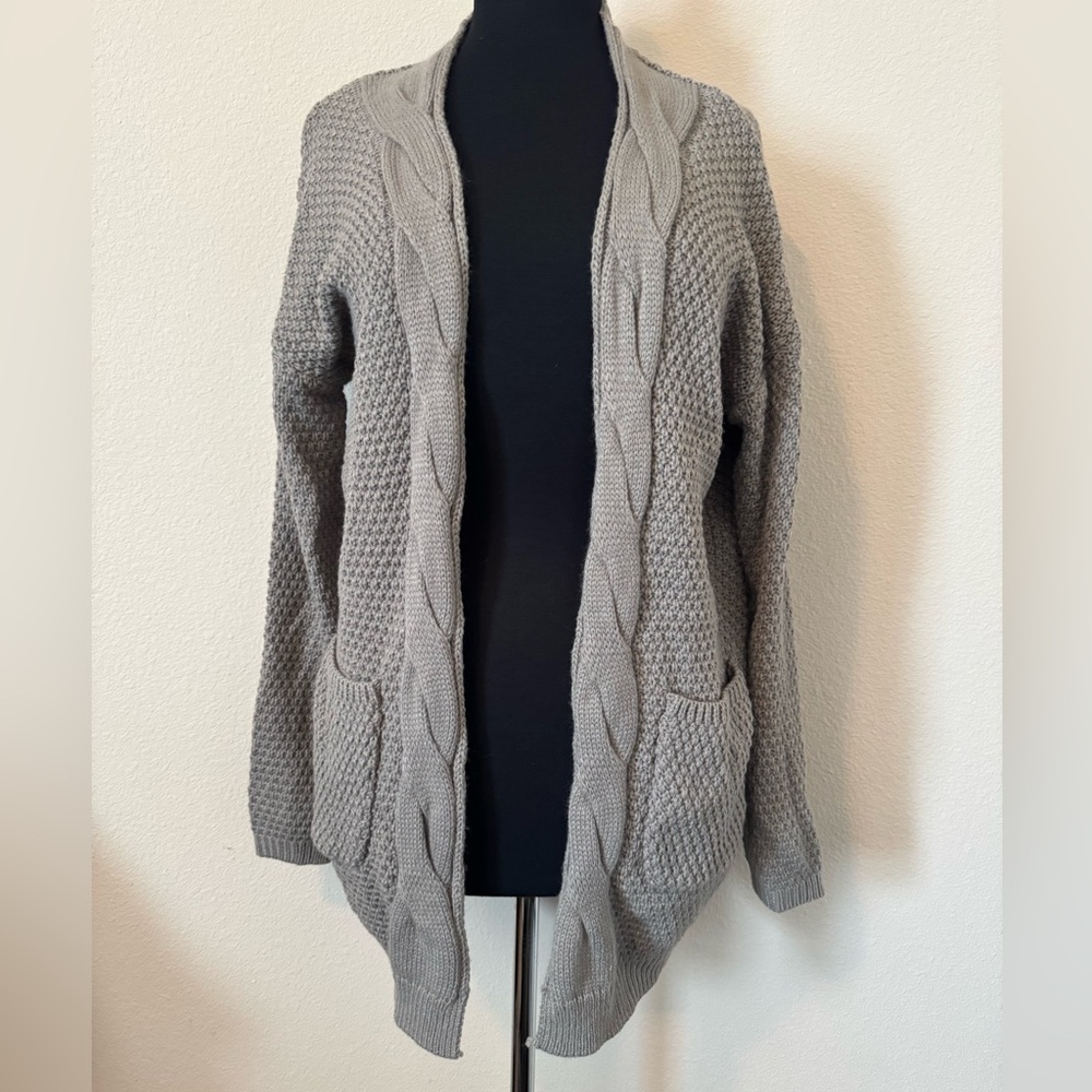 Gray Cable Knit Women's Sweater Medium